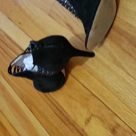 Boutique 9 -  Blk Suede 8.5M - Picture 2 of 10